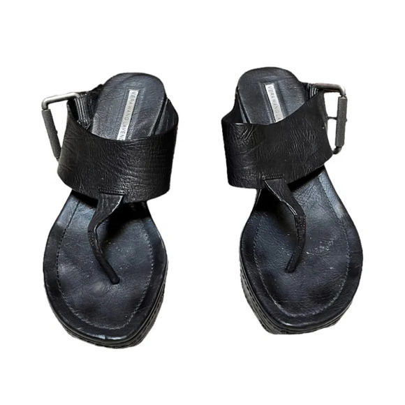 Vera Wang  lavender wedge sandals​ - Picture 1 of 2